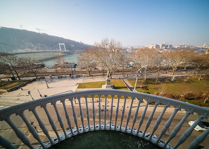 Budapest Riverfront Lux